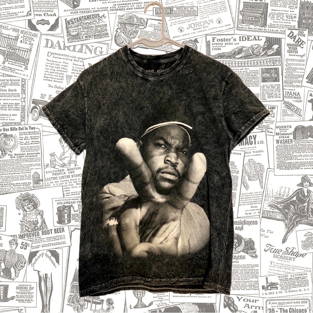 Black, vintage look, ice cube tshirt
